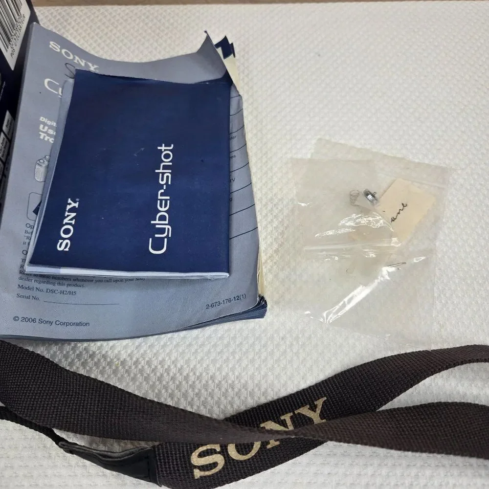 Sony Cybershot DSC-H5 7.2mp Digital Camera 12x Optical Image Stabilization Zoom
